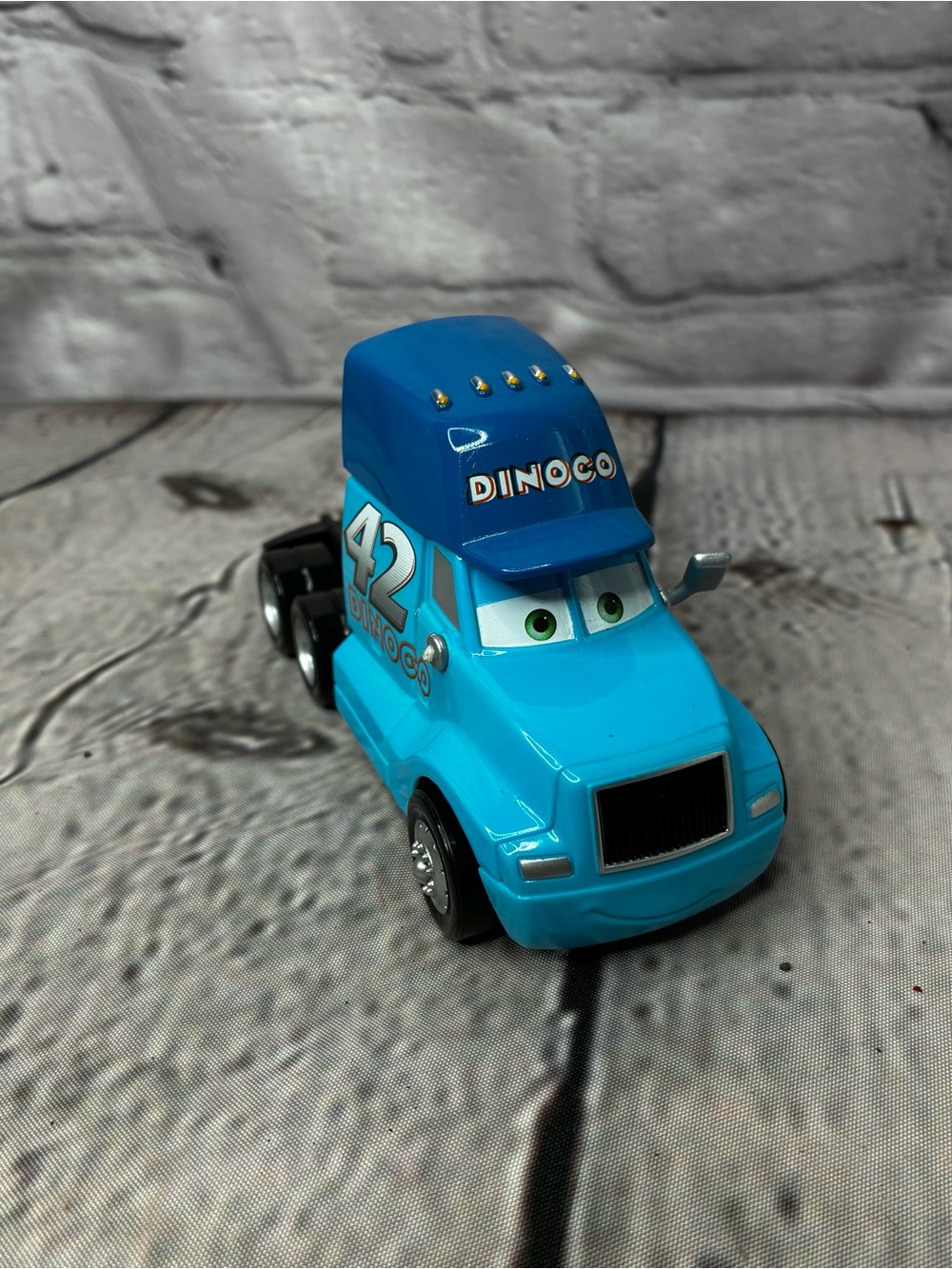 Disney Pixar Cars Mattel Toy #42 Haulena Fecho Dinoco Metal Semi Hauler Cab GUC